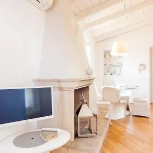 Apartamento Di Punto In Bianco